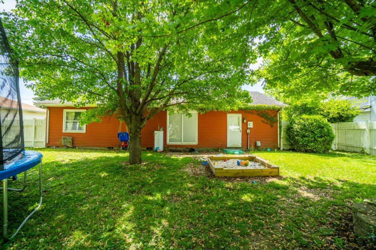 Listing Image 6