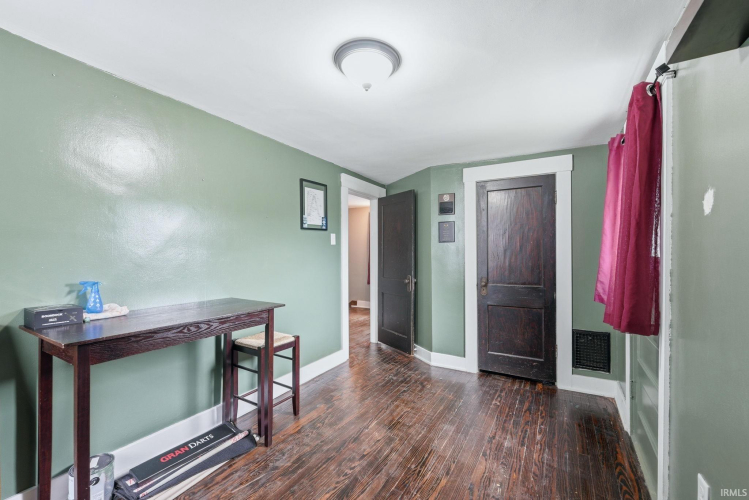 Listing Image 16