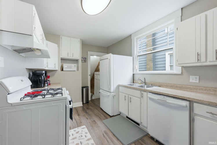Listing Image 19