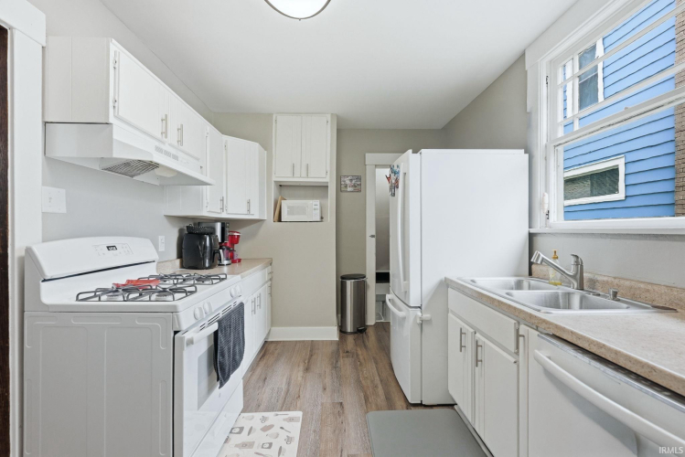Listing Image 20
