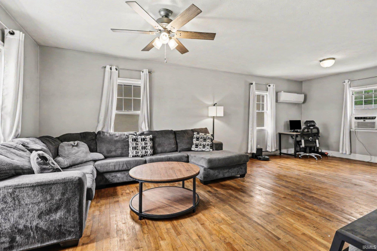 Listing Image 5