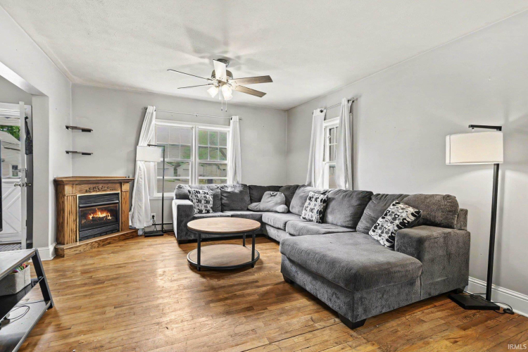 Listing Image 7