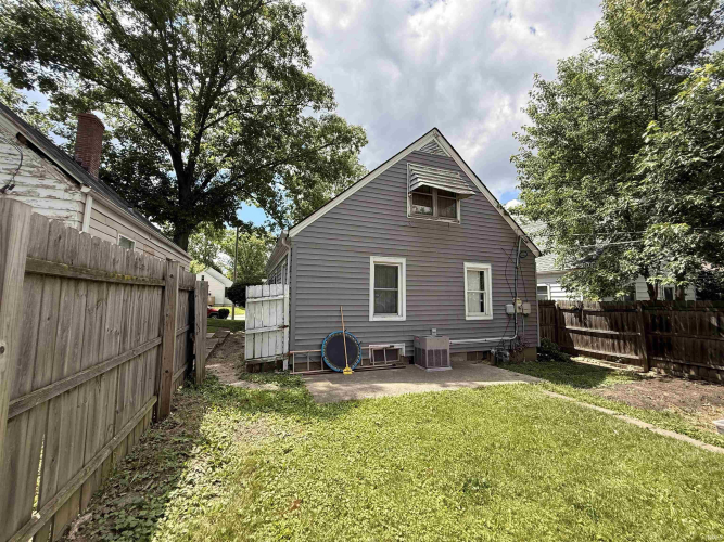 Listing Image 4
