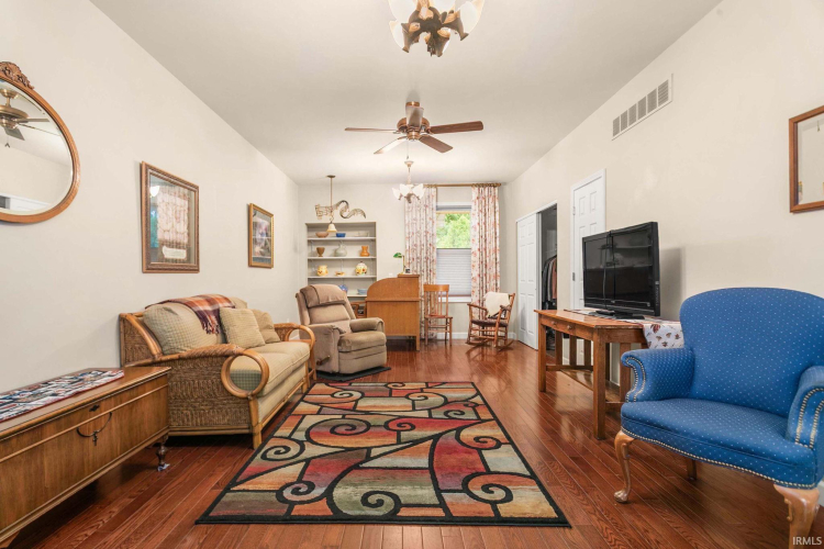 Listing Image 5
