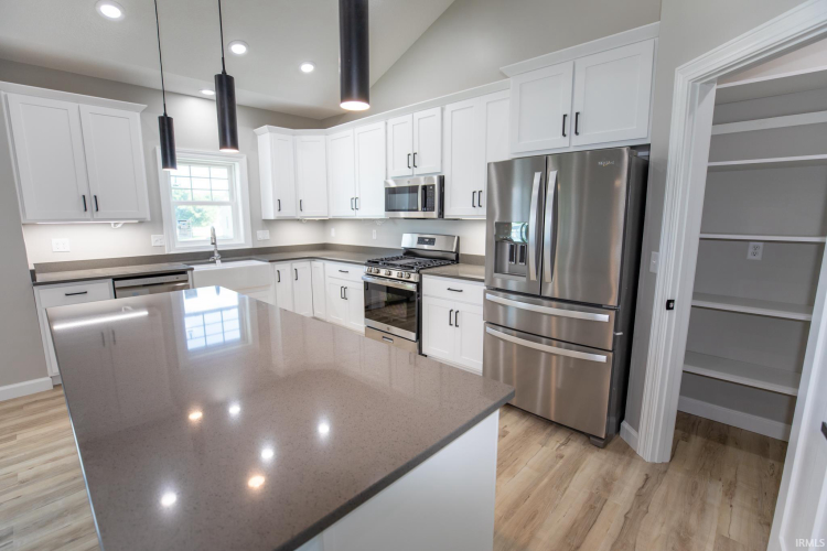 Listing Image 11