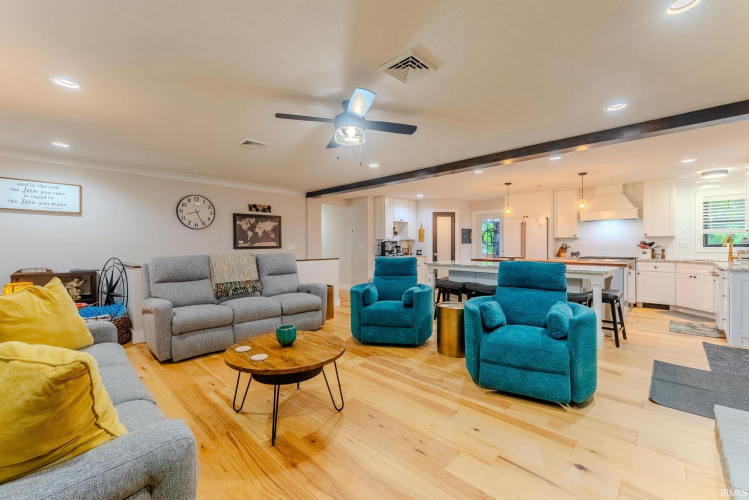 Listing Image 12