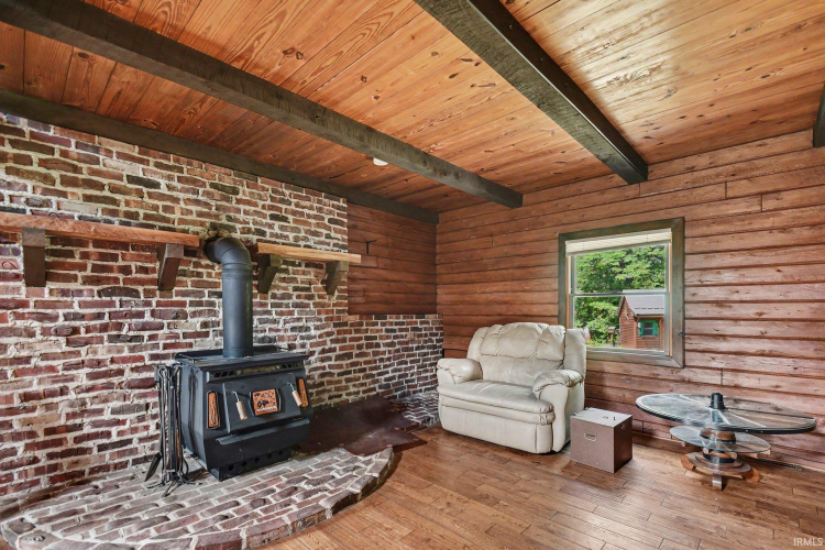 Listing Image 4