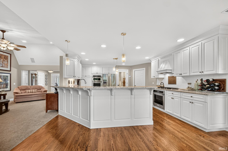 Listing Image 12