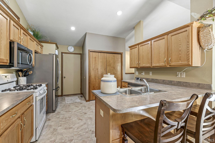 Listing Image 12
