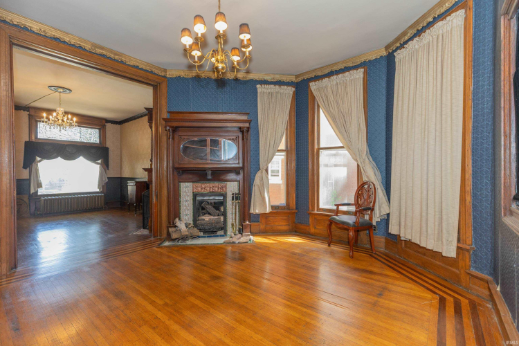 Listing Image 12