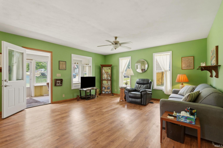 Listing Image 6
