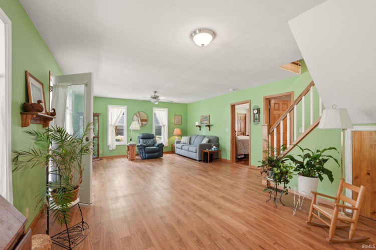 Listing Image 8