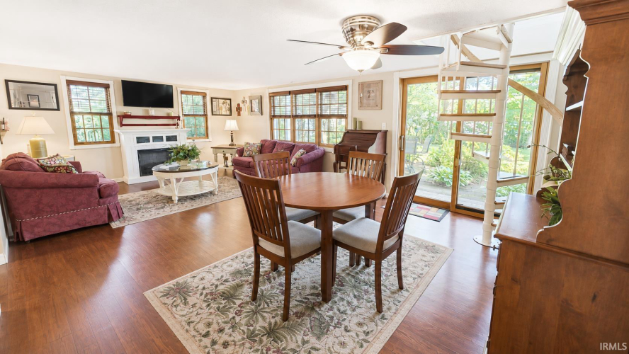 Listing Image 9