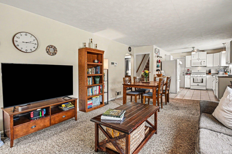Listing Image 8