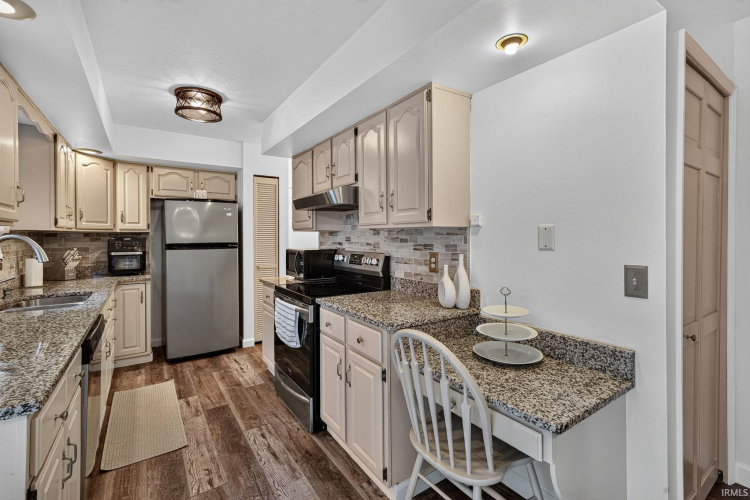 Listing Image 14