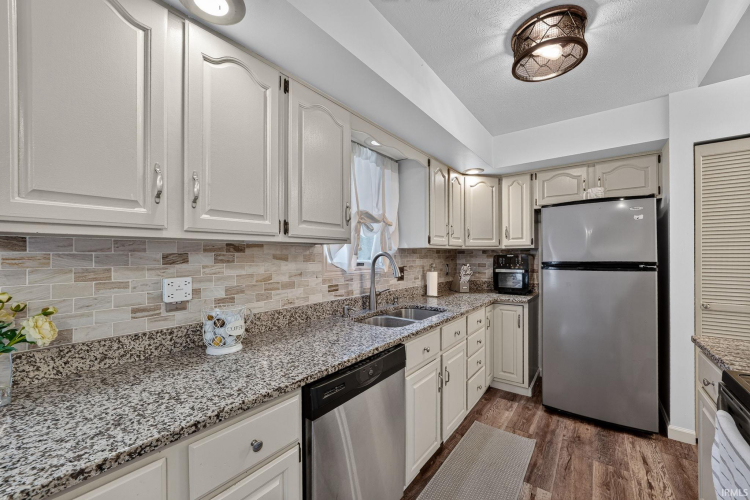 Listing Image 15