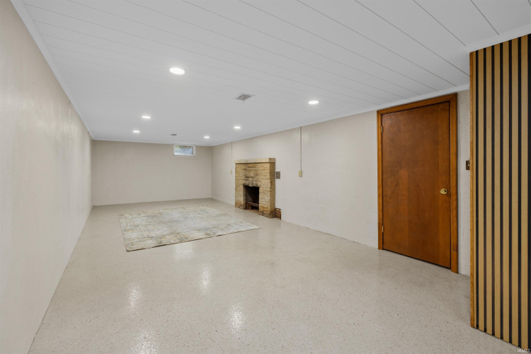 Listing Image 24