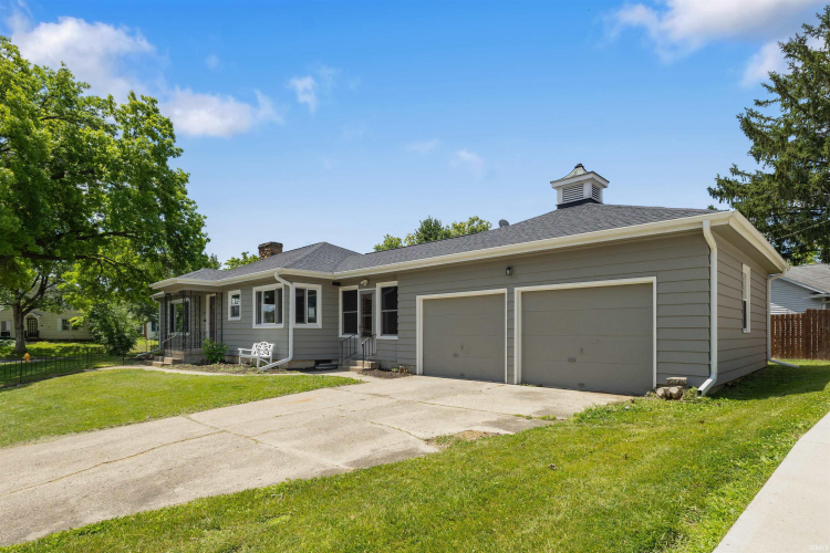 Listing Image 4