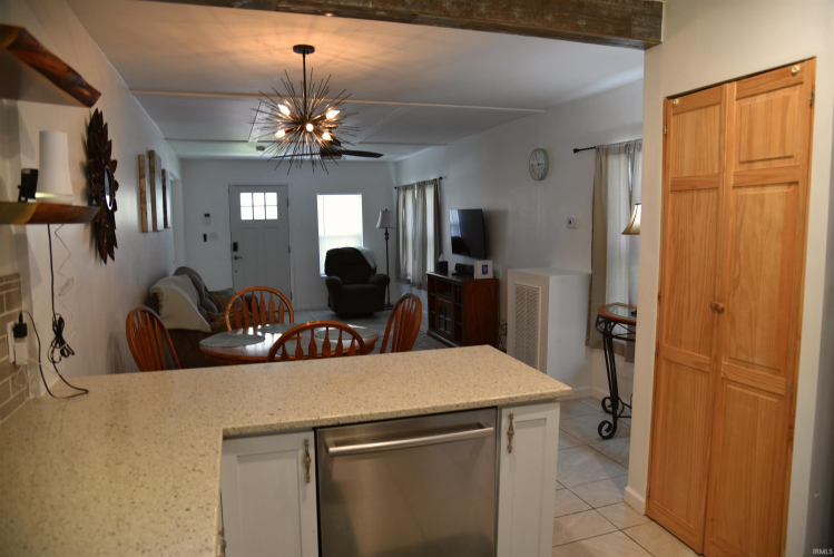 Listing Image 6