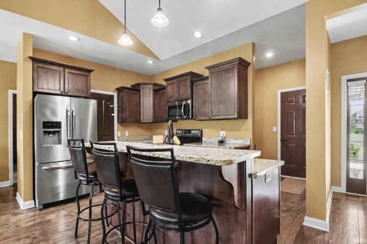 Listing Image 12