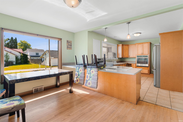 Listing Image 6