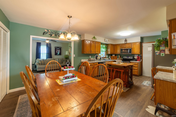 Listing Image 12