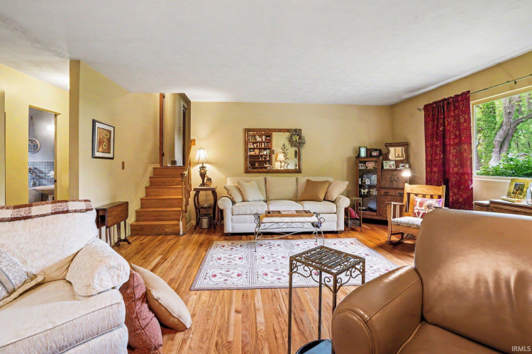Listing Image 4