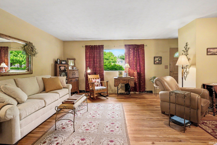 Listing Image 6