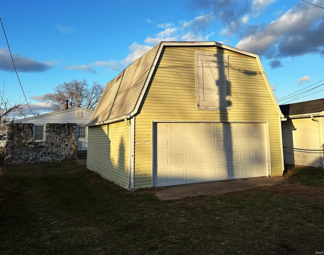 Listing Image 11