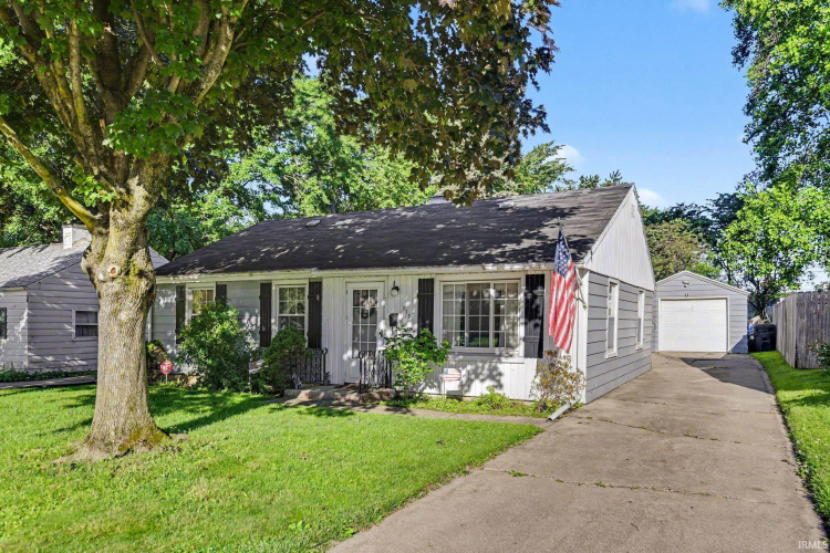 Listing Image 4