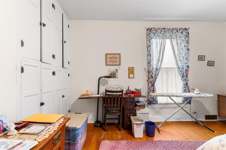 Listing Image 16