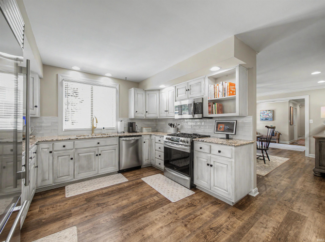 Listing Image 13
