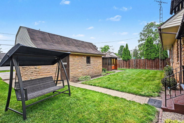 Listing Image 29