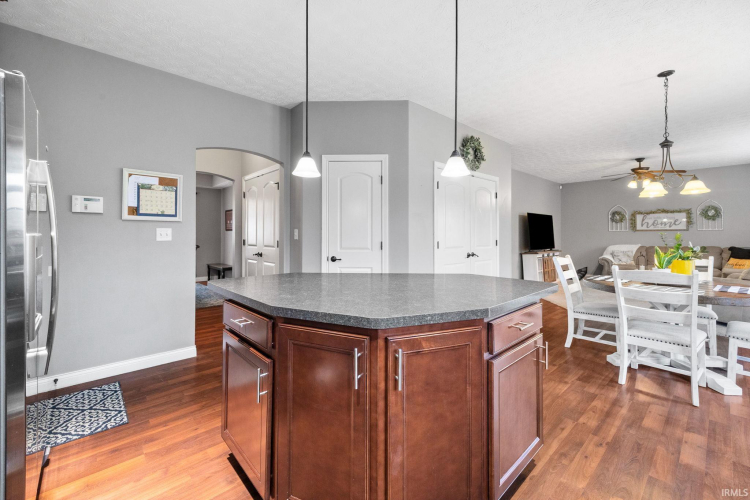 Listing Image 18