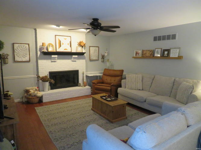 Listing Image 5