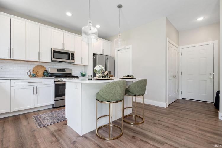 Listing Image 10