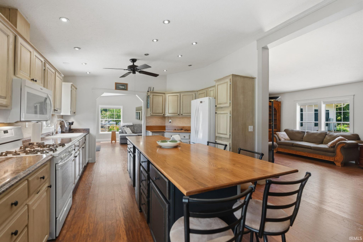 Listing Image 15