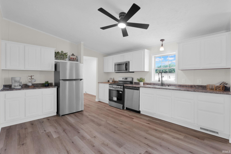 Listing Image 5