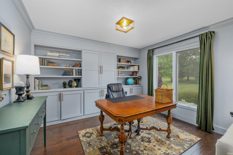 Listing Image 4