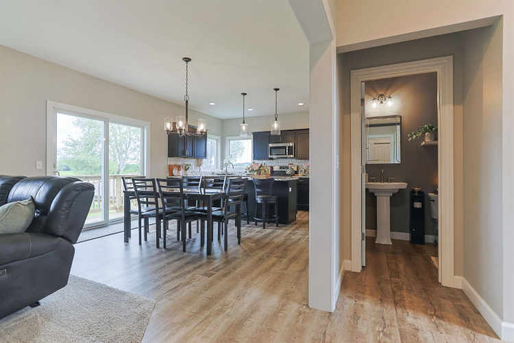 Listing Image 9