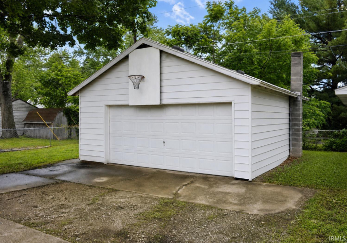Listing Image 4