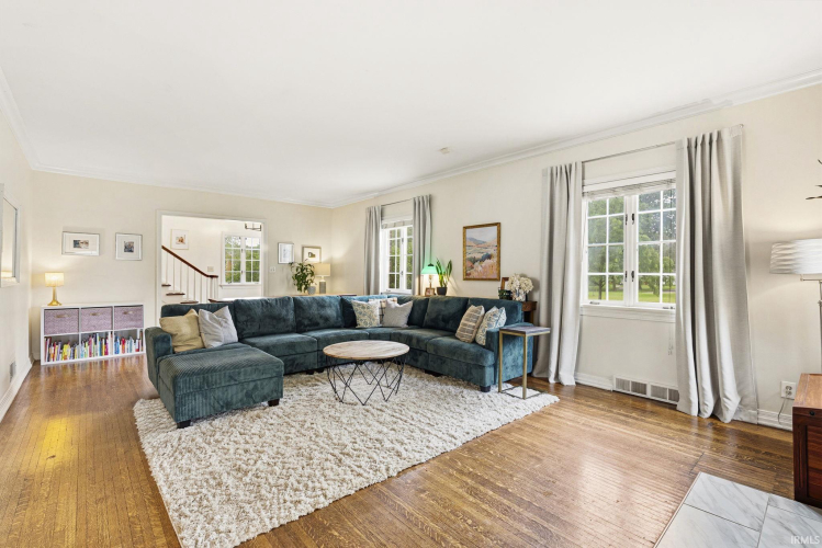 Listing Image 11