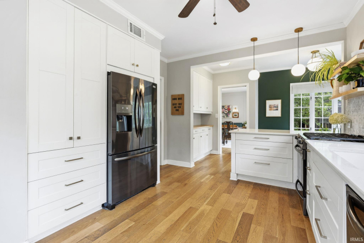 Listing Image 19