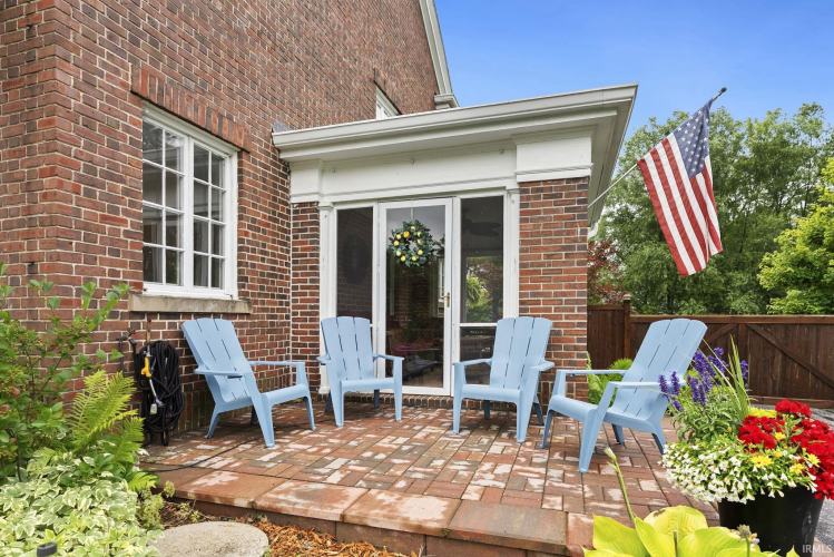 Listing Image 5