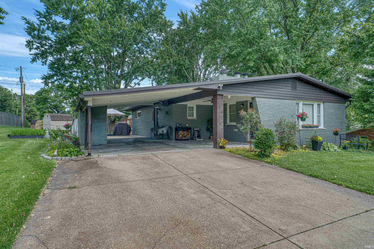Listing Image 4