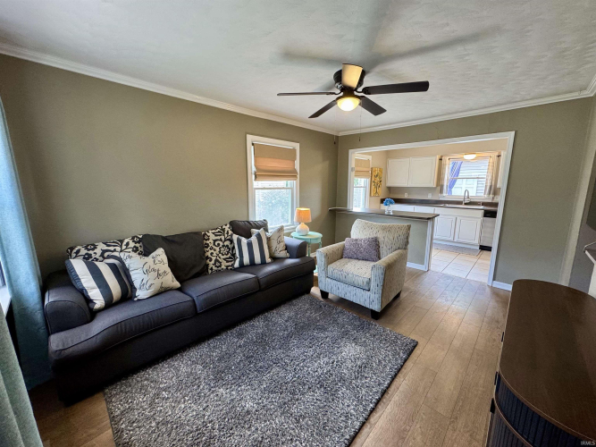 Listing Image 5