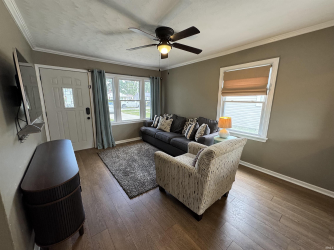 Listing Image 8