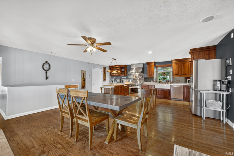Listing Image 16