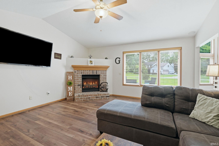 Listing Image 17