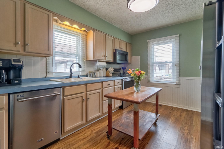 Listing Image 9